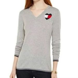 Tommy Hilfiger Global Heart Ivy Sweater in Grey